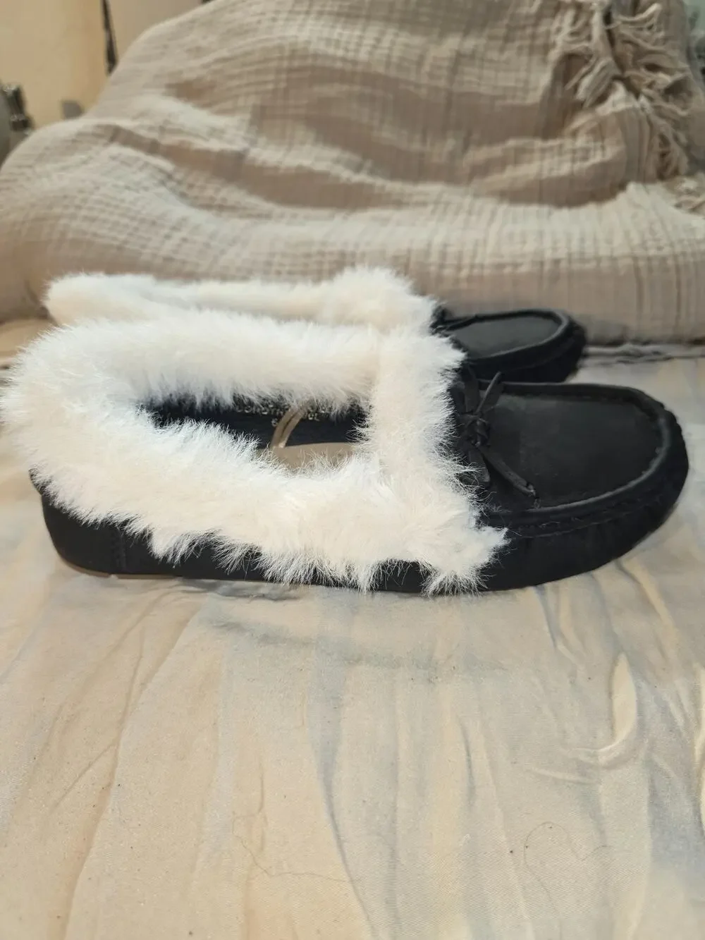 Alexis Bendel Moccasin Size 6.5 Faux Fur Sueded Cozy furry warm Slippers Lounge